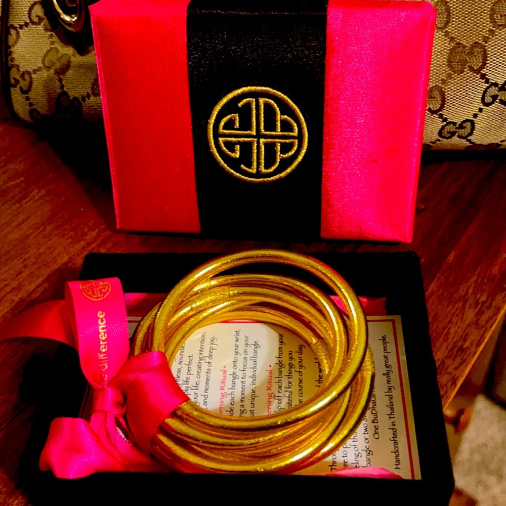 Brand New set of 7 Budhagirl Bangles